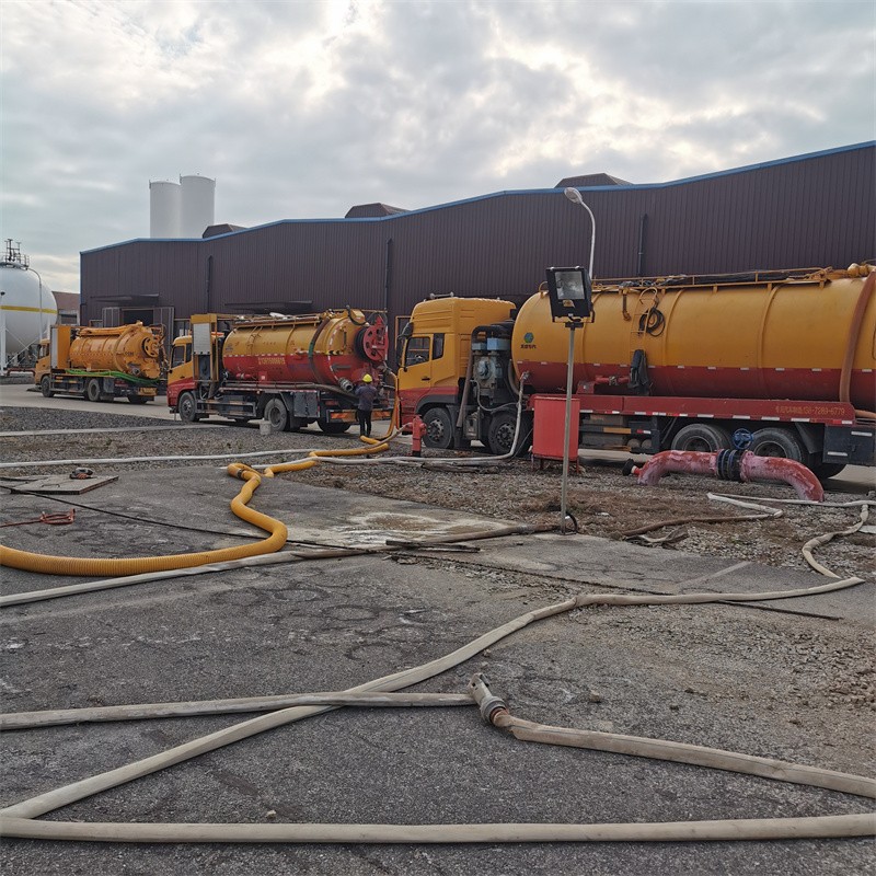 皂市镇污水池清理