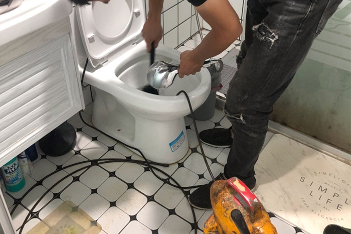 皂市镇马桶堵塞自己疏通还是找师傅？专业上门服务让你省时更省心